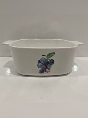 Vtg Corning Ware A-1.5-B Fruit Basket Grapes 1.5 Qt Casserole White